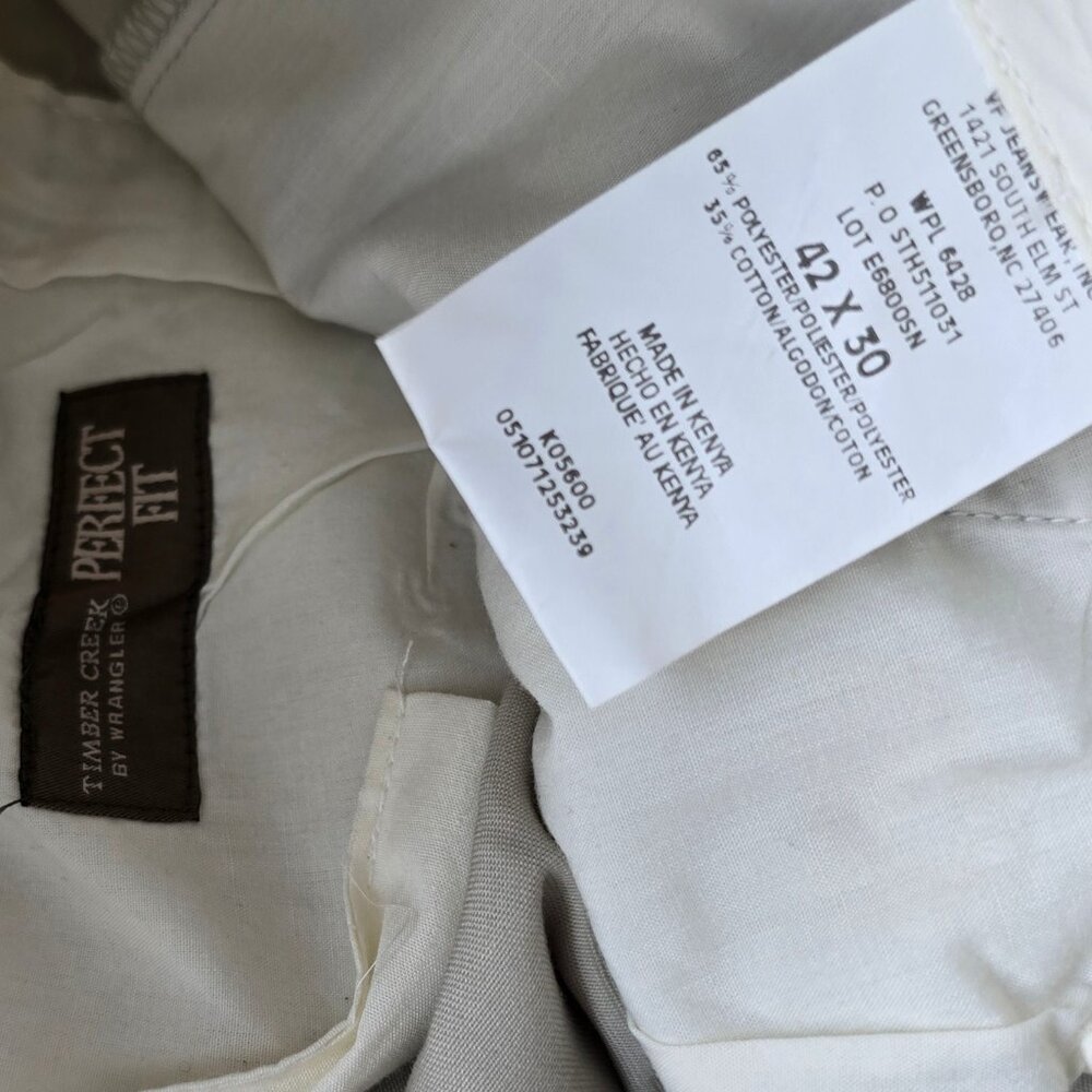 NWT Wrangler pants men white  42/30 - Picture 3 of 5